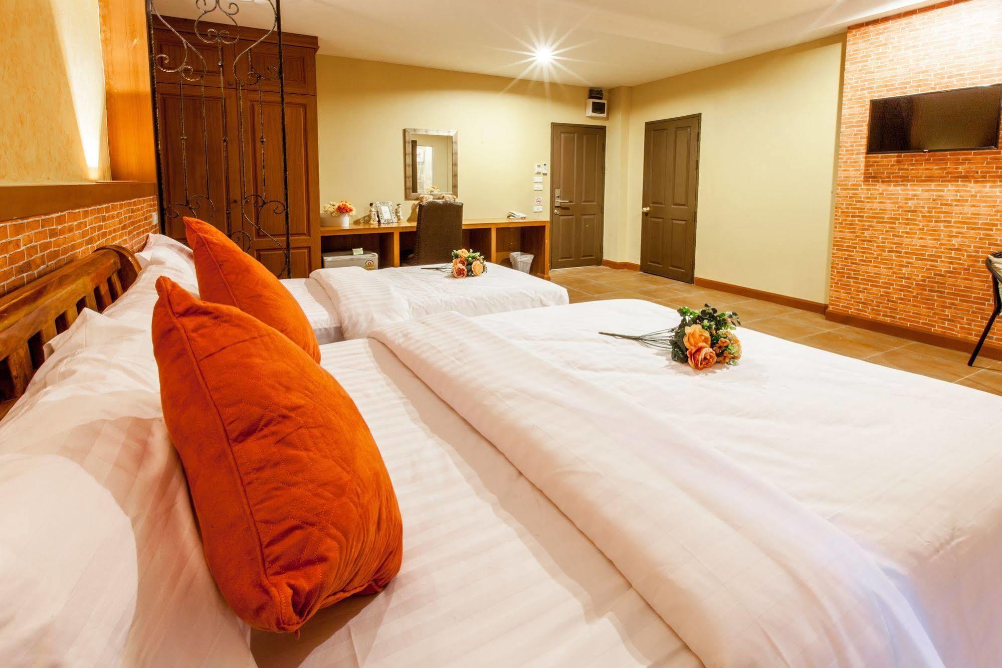 Gallery Lake View Hotel Khon Kaen Extérieur photo